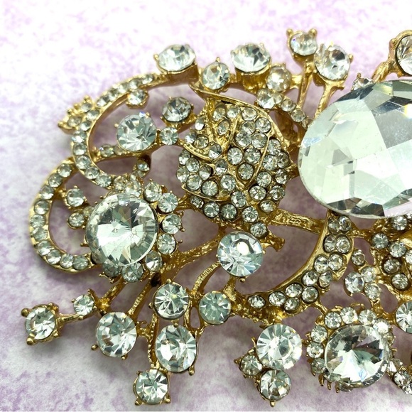 Sparkling Rhinestone & Goldtone Large Brooch - Picture 8 of 8
